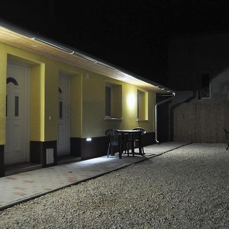 Csongradi Vendegvaro Apartmanok, Szarka Haz Exterior foto