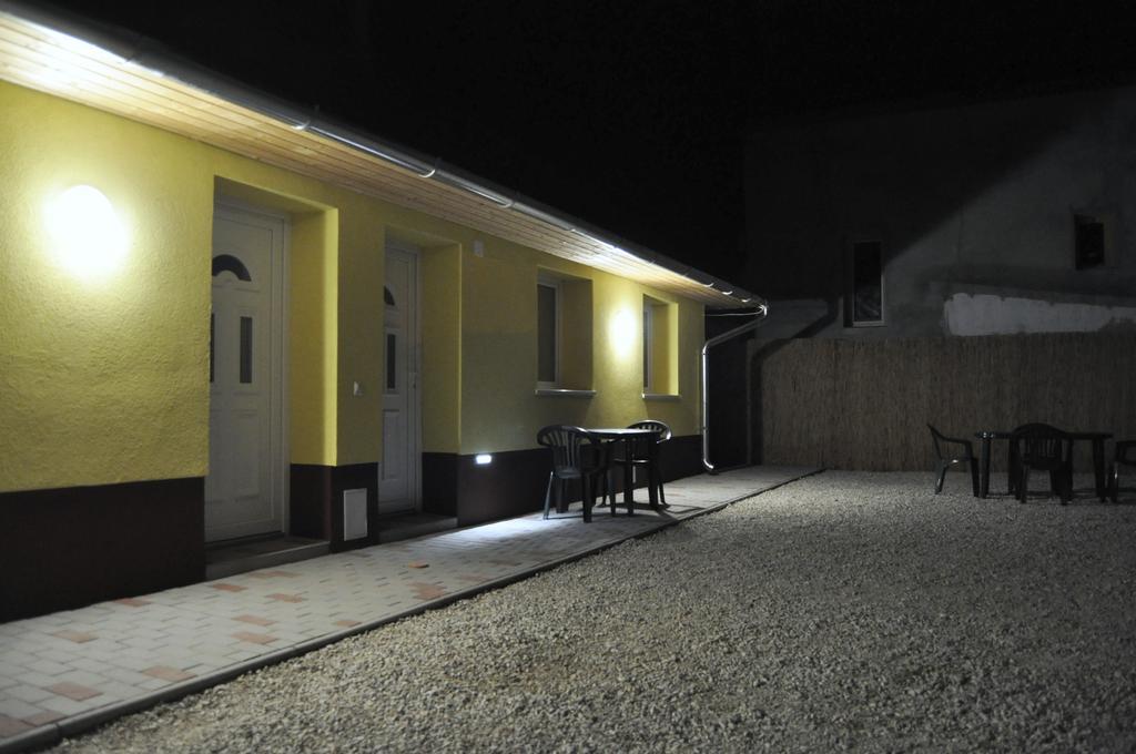 Csongradi Vendegvaro Apartmanok, Szarka Haz Exterior foto