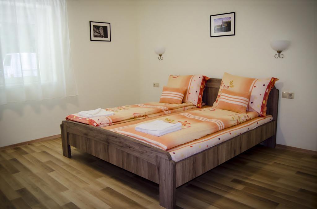 Csongradi Vendegvaro Apartmanok, Szarka Haz Exterior foto